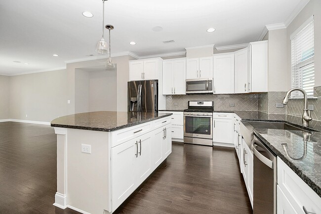 Building Photo - 2633 Statesville Ave