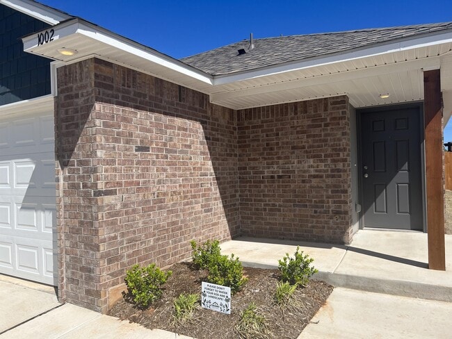 Building Photo - 1002 Ichabod Cir