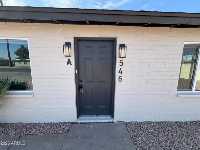 Building Photo - 546 S Hobson