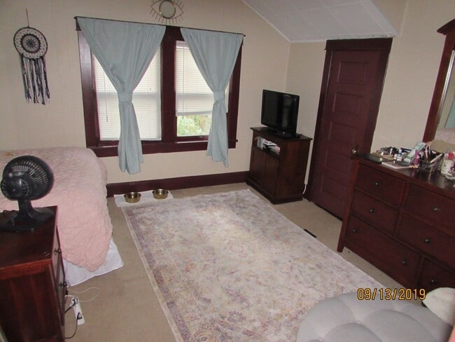 Building Photo - /Charming 3BR Near Downtown Madison - Available 8/15/2026