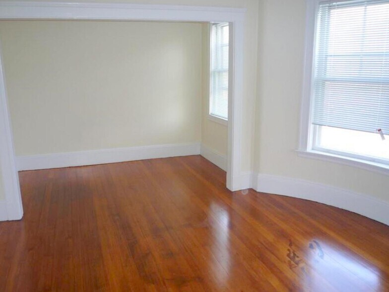 Building Photo - 14 Sanborn Ave