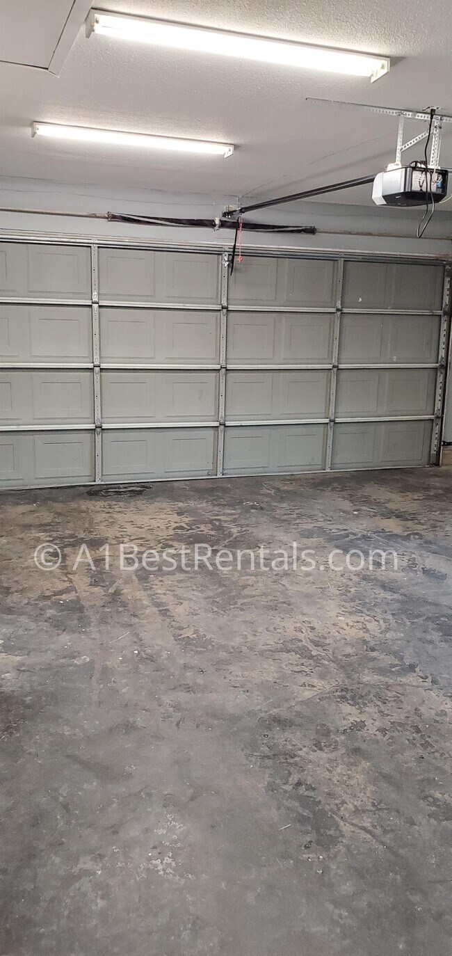 Building Photo - 1233 David Dr