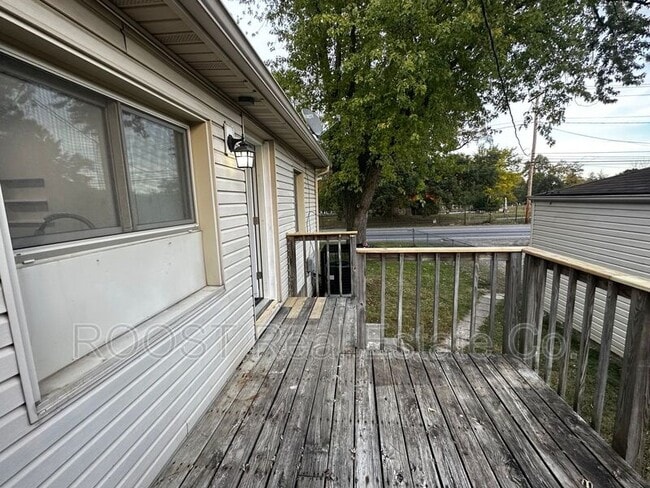 Building Photo - 1545 Garling Ave