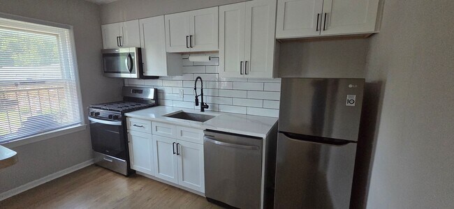 Building Photo - "Chic 1-Bedroom Condo: Your Ideal Home in ...