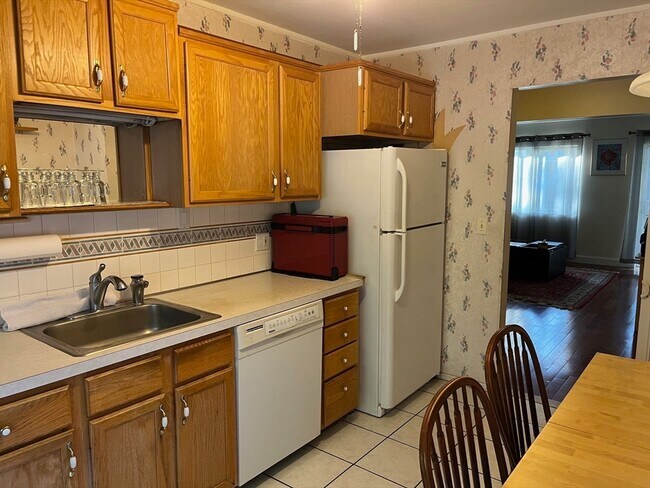 Building Photo - 49 Bayberry Dr