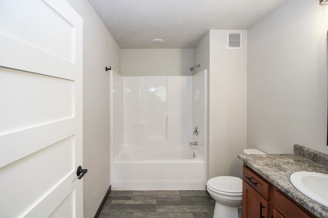 Building Photo - Brand New 3 bed 2 bath in Tea