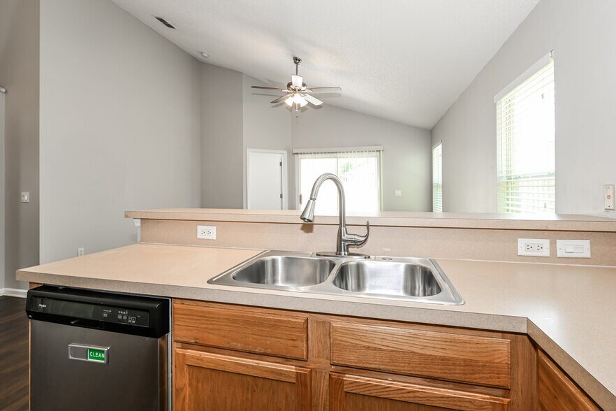 Building Photo - 699 Bellshire Dr
