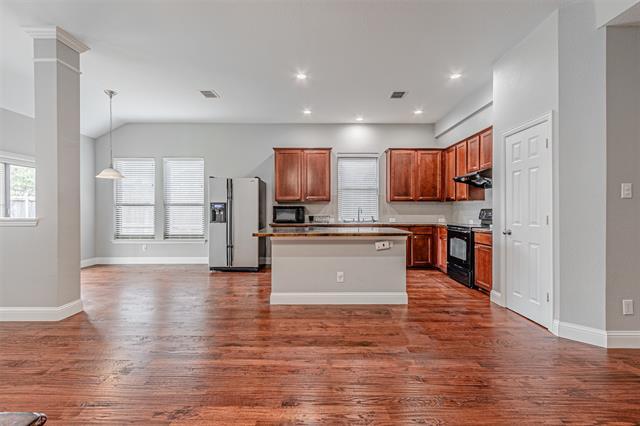 Building Photo - 2022 Highland Dr