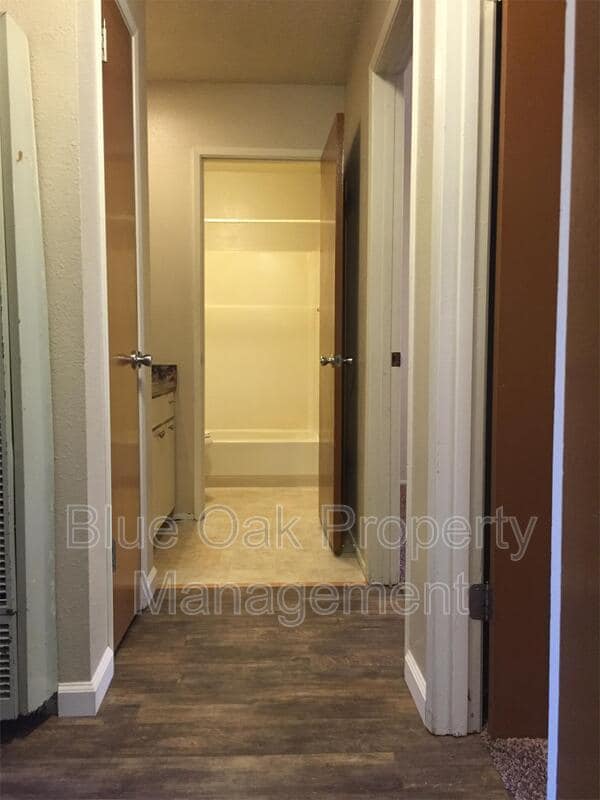 Building Photo - 346 Hickory St