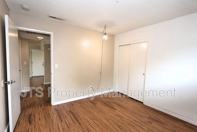 Building Photo - 8856 N Winding Way