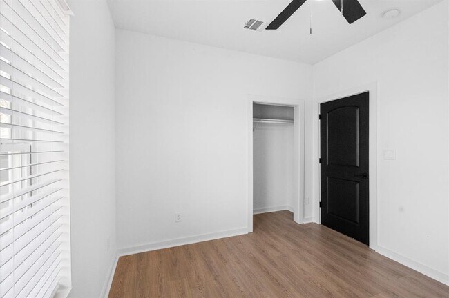 Building Photo - 9730 Tuffly St