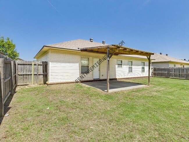 Building Photo - 29 Green Apple Dr