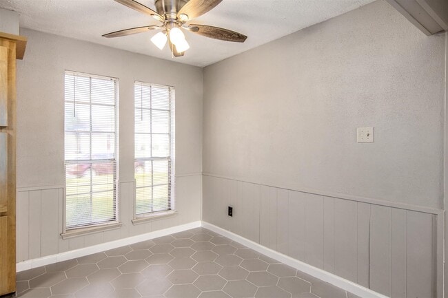 Building Photo - 4305 Fairway St