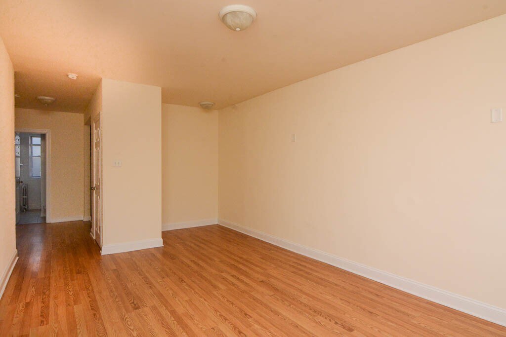 Building Photo - 2600 N Kimball Ave