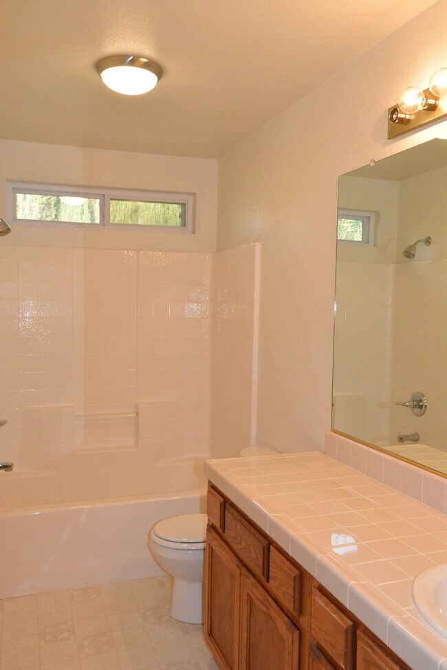 Building Photo - 2222 N Quincy Ct