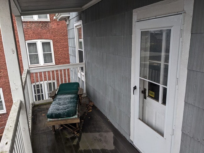 Building Photo - 2870 Fairfield Ave