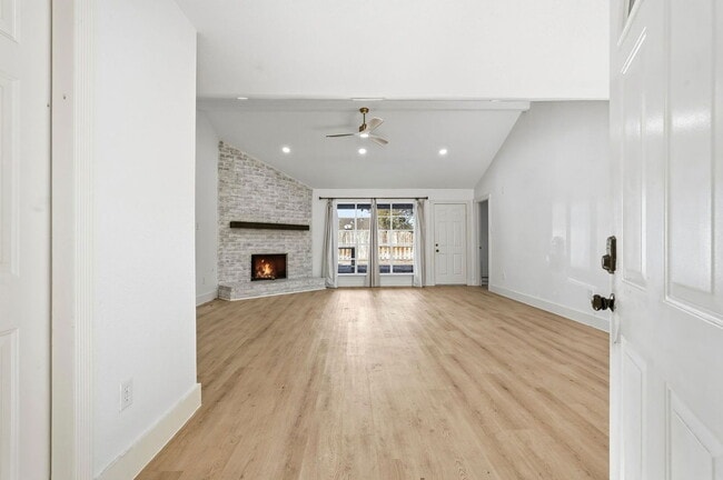 Building Photo - 11011 Almond Grove