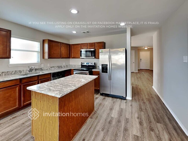 Building Photo - 602 Azalea Dr