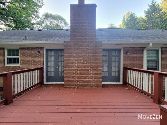 Building Photo - 303 Driftwood Dr