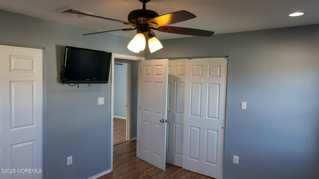 Building Photo - 6 Reno Ct