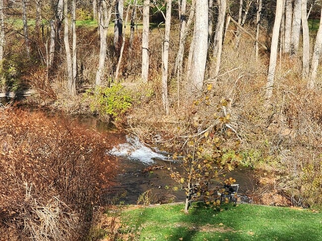 Building Photo - 832 W Fulton Rd