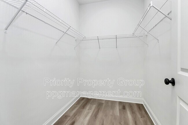 Building Photo - 6618 Riverview Dr