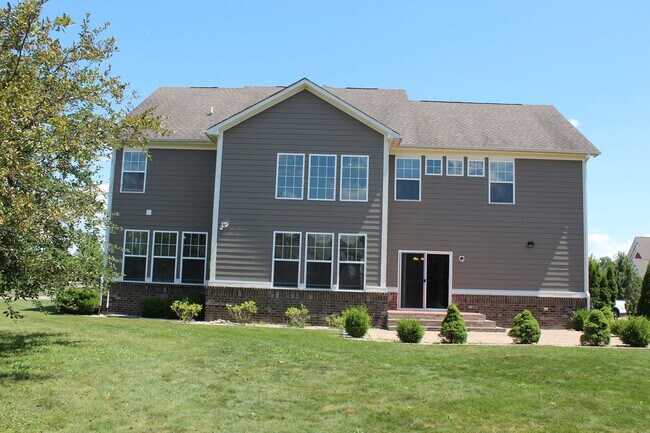 Building Photo - Absolutely Gorgeous 5 BR Estate Home in Br...