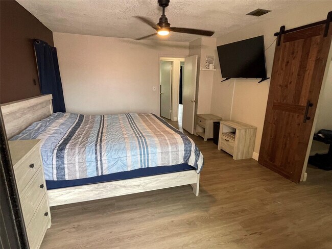 Building Photo - 4000 Del Rio Way