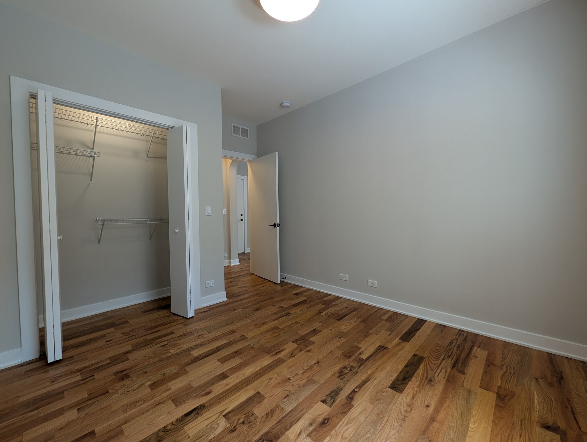 Building Photo - 648 W Wrightwood Ave