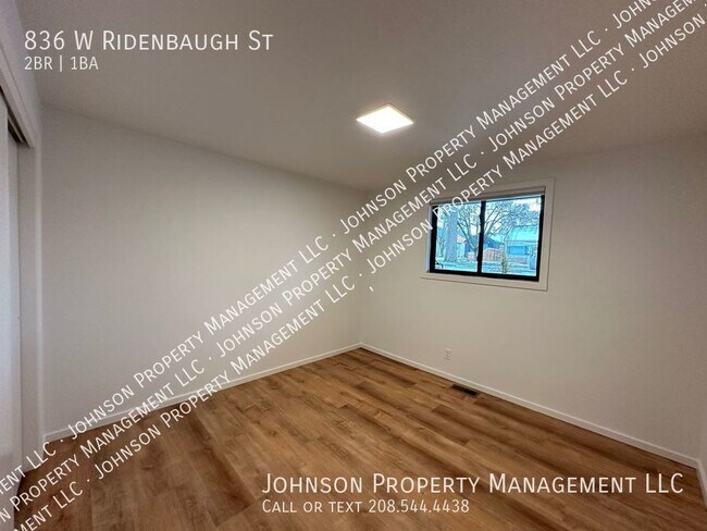 Building Photo - Boise Ridenbaugh Apartments: Comfortable a...