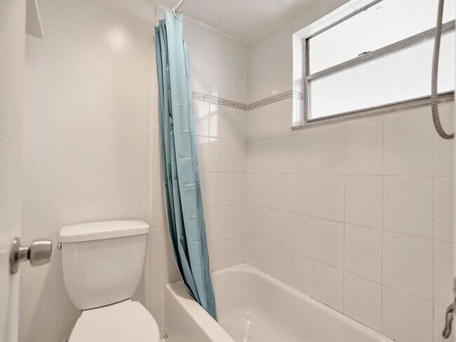 Building Photo - 9330 Lagoon Pl