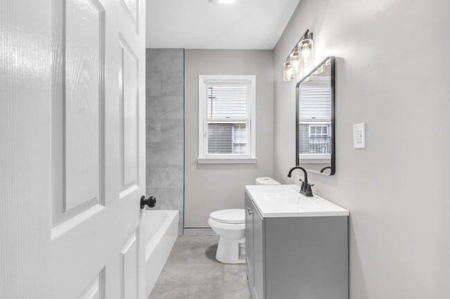 Building Photo - 2717 Burns Ave