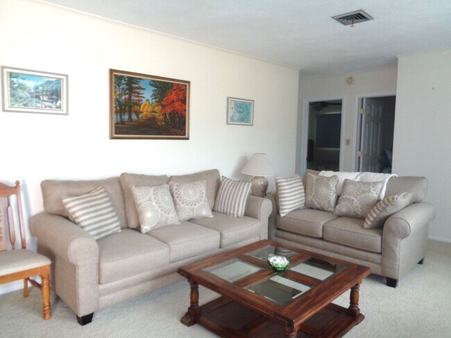 Building Photo - Venice, FL 4BR/2BA SFH on Venice Island