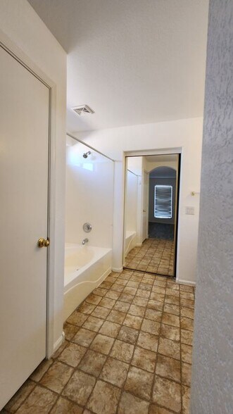 Building Photo - 42553 W Michaels Dr