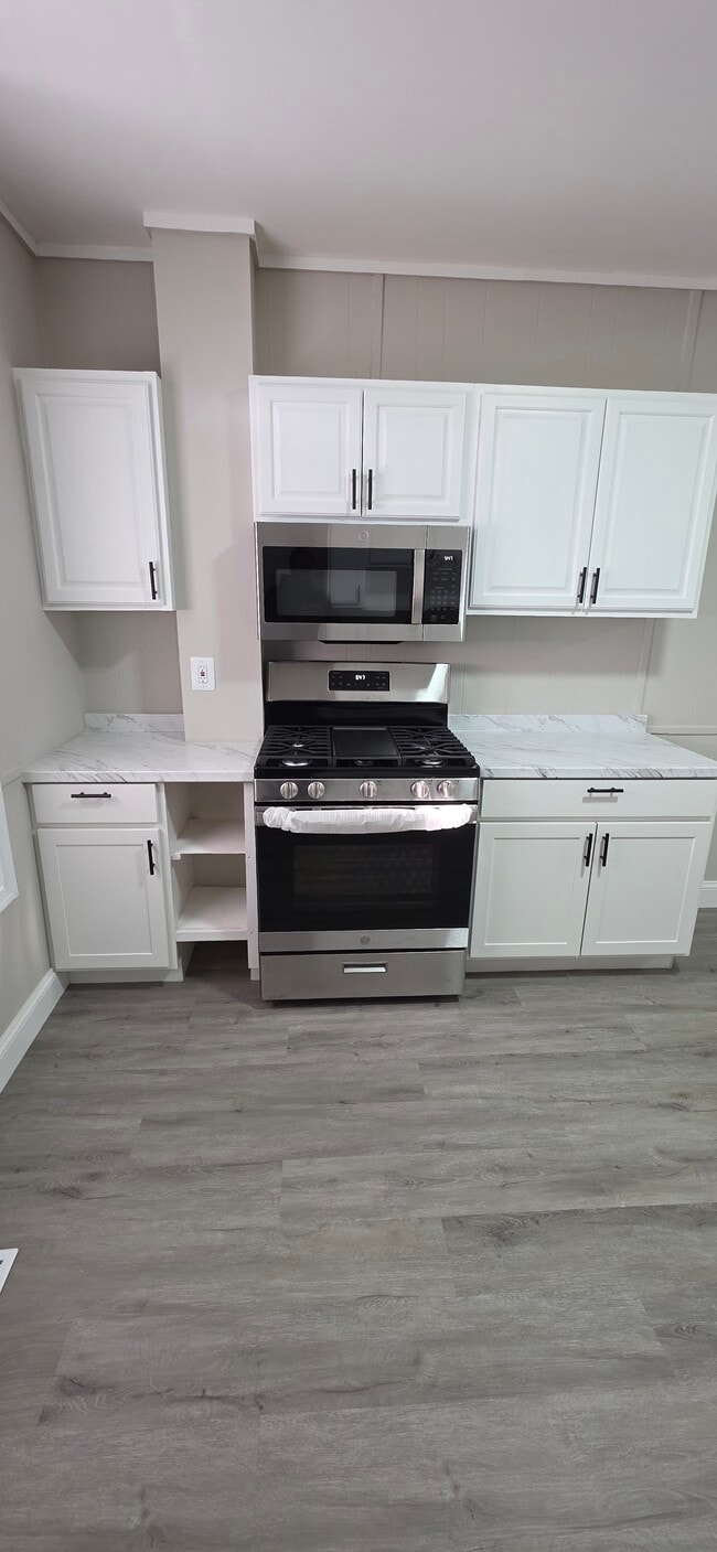 Building Photo - 700 N Streeper St