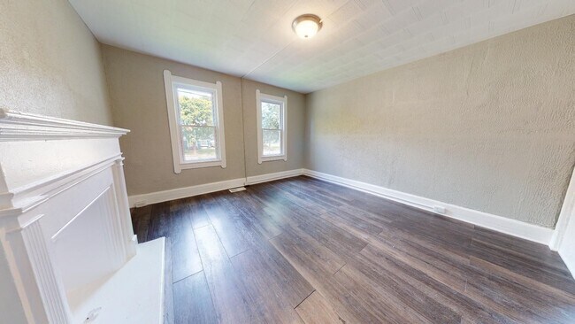 Building Photo - Clark/Fulton - 4 bed/1 bath - Single Family Home