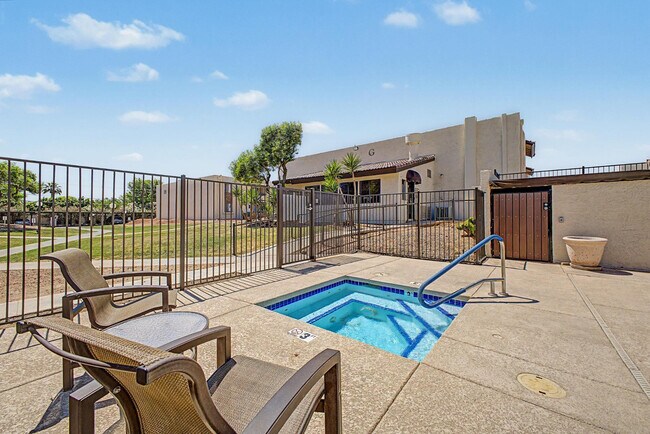 Building Photo - 3825 E Camelback Rd
