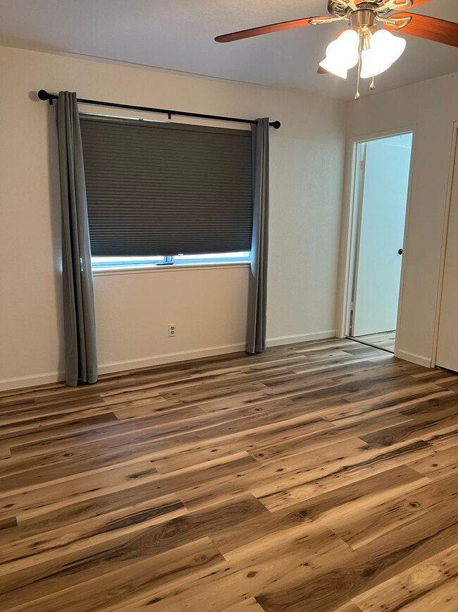 Building Photo - Three Bedroom Pioneer Home