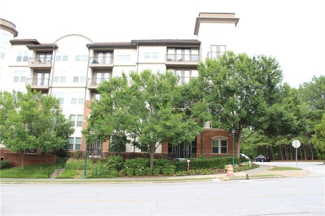 Building Photo - 901 Abernathy Rd NE