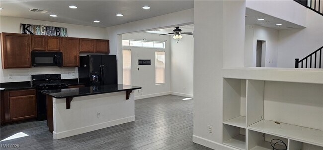 Building Photo - 7451 Benlomond Ave