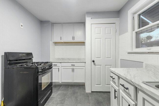 Building Photo - 1728 Berkshire Pl