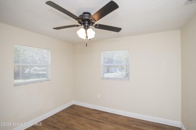 Building Photo - 1286 Hollywood Dr