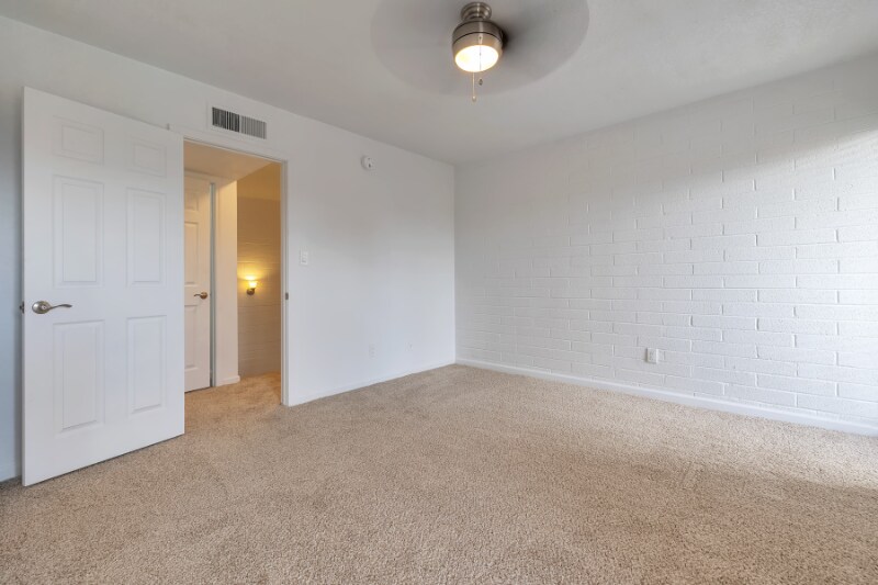 Building Photo - 1815 W Tuckey Ln