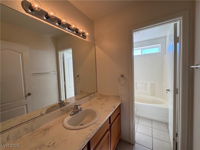 Building Photo - 5421 N Fleetwood Pl