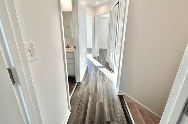 Building Photo - 2103 Portway Alley