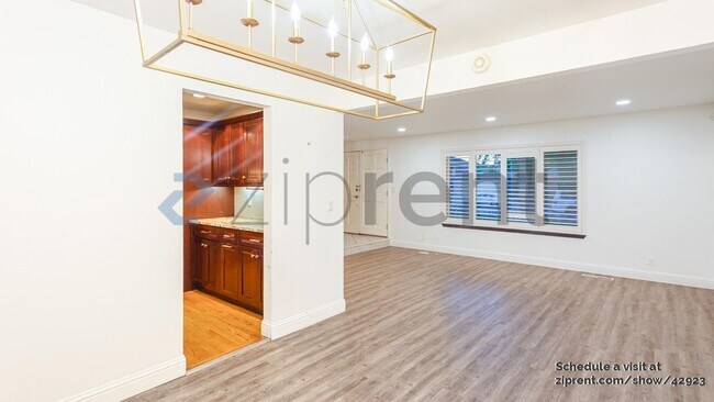 Building Photo - 3226 Gardendale Dr