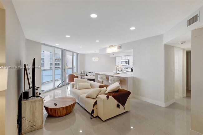 Building Photo - 16485 Collins Ave