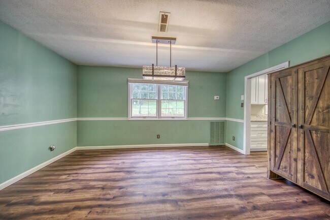 Building Photo - 105 Newton Ln