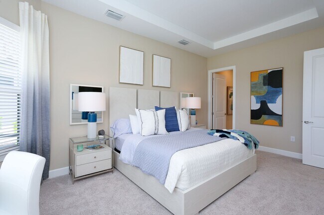 Building Photo - BRAND NEW** STUNNING POOL HOME**PROFESSIONALLY DECORATED**3 BEDS + DEN/ 3 FULL BATHS***ESPLANADE ...