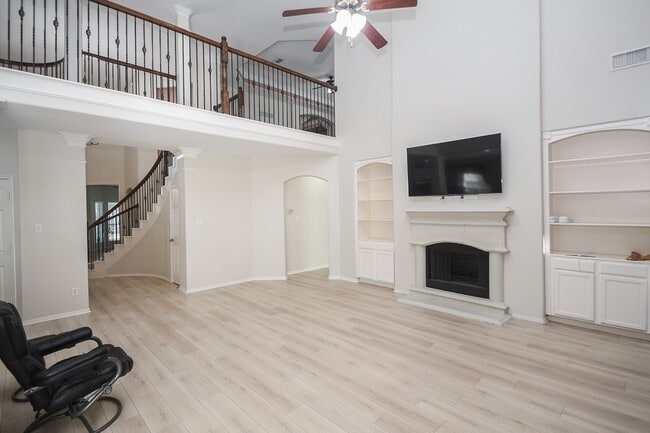 Building Photo - 26719 Wolfs Hill Ln